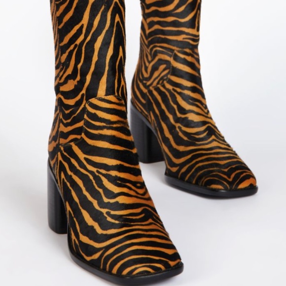 NWOT Intentionally Blank, PG Bootie: Tiger - Picture 2 of 4